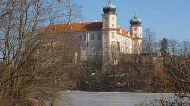 Prodej exkluzivních stavebních parcel 1.400 - 1600 m2 s výhledem na zámek, Mníšek pod Brdy