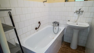 Pronájem nezařízeného bytu 1+1, 46 m2, ul. Na Petřinách, Praha 6