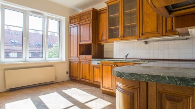 Pronájem bytu 3+1/B/T, celkem 160 m2, Tovární ulice, Praha 7