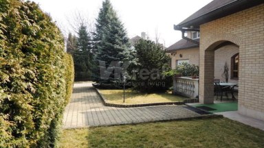 Prodej nadstandardní rodinné vily s bazénem, Průhonice