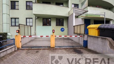 Prodej garážového stání OV, 15 m2, 8. listopadu 228/1a, Praha 6