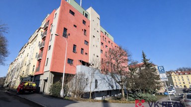 Pronájem bytu 2+kk/GS, 48 m2, Pod Klamovkou, Praha 5