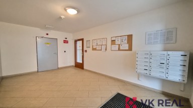 Pronájem bytu 2+kk/GS + sklep, 57m2, OV, Míšovická 455/10, P5 - Zličín