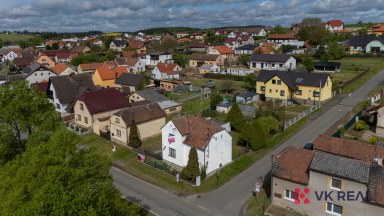 Prodej rodinného domu 3+1(s možností 4+1) s přilehlou garáží a dílnou v obci Hradec u Stodu
