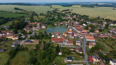 Prodej zděné chaty cca 70m2, vlastní pozemek 891m2, Pňovany, okr. Plzeň-sever