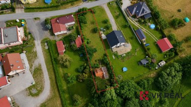 Prodej stavebního pozemku 891 m², zasíťovaného, s rekreační chatou v obci Pňovany, okr. Plzeň-sever
