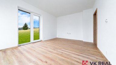 Prodej bytu 3+kk/B, cca 53m² + 5m², Lipno, Černá v Pošumaví, 50m od vody