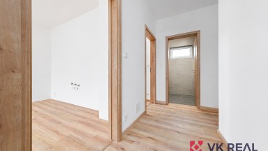 Prodej bytu 3+kk/B, cca 53m² + 5m², Lipno, Černá v Pošumaví, 50m od vody