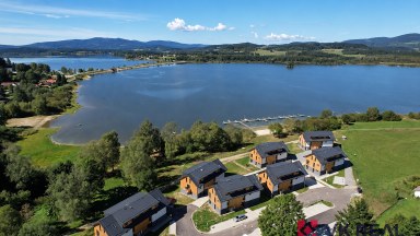Prodej bytu 3+kk/předzahrádka, cca 53 m² + 54,5 m², Lipno, Černá v Pošumaví, 50m od vody