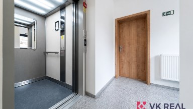 Prodej bytu 3+kk/předzahrádka, cca 53 m² + 54,5 m², Lipno, Černá v Pošumaví, 50m od vody