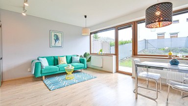 Prodej atypického bytu 3+kk s předzahrádkou a GS - 88 m2/133 m2 - V Edenu, Mníšek pod Brdy