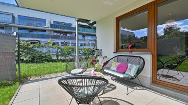 Prodej atypického bytu 3+kk s předzahrádkou a GS - 88 m2/133 m2 - V Edenu, Mníšek pod Brdy