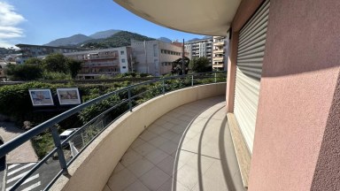 Prodej bytu v Avenue Aristide Briand, Menton, 2+kk, 43 m2, terasa