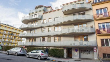 Prodej garážového stání, 18m2, ul. Šlikova 313/58, Praha 6 - Břevnov
