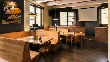 Přenechání pronájmu zavedené restaurace, 497 m2, Československé Armády 24, Praha 6 