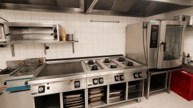 Přenechání pronájmu zavedené restaurace, 497 m2, Československé Armády 24, Praha 6 