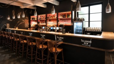 Přenechání pronájmu zavedené restaurace, 497 m2, Československé Armády 24, Praha 6 