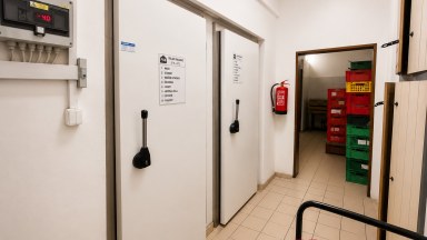 Přenechání pronájmu zavedené restaurace, 497 m2, Československé Armády 24, Praha 6 