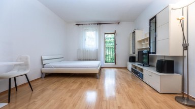 Pronájem bytu 1+kk, DV, cca 28m2, ul. Školská 1333, Hostivice