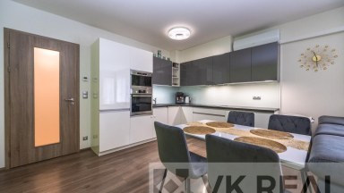 Prodej bytu 3+kk/L, sklep, garáž, OV, cca 120 m2 vč. příslušenství, luxusní lokalita
