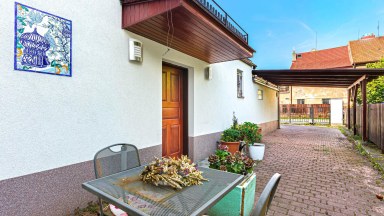 Prodej rodinného domu 5+kk s garáží, ul. U nové dálnice 703, Praha 4 - Chodov