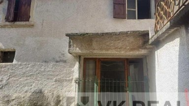 Prodej rustikálního domu v Lazise s výhledem na jezero Grada